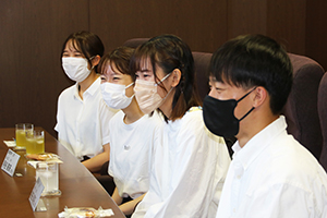 放送部學生