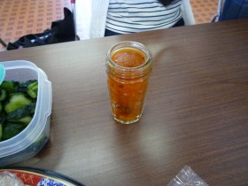 精致的海膽酒精醃製和黃瓜醃製