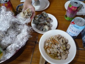 海螺等島上特有的美味料理