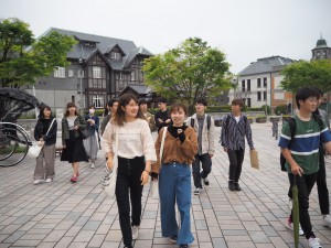 還在復古地區散步。