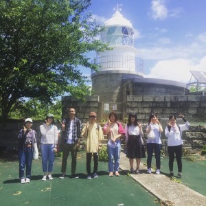 在日本遺產的六連島燈塔前合影