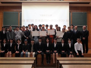參賽者和評委、學生支持者