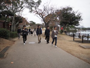 一邊在Tokiwa公園內散步一邊移動