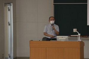 介紹國際商學系的柳教授