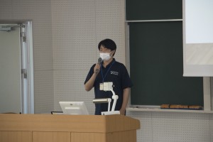 介紹研討會的學生