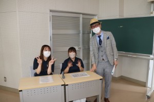 擔任主持人的廣播部學生