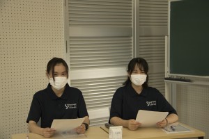 擔任主持人的廣播部學生