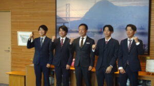 在比賽中也請不要忘記笑容,放鬆身心。